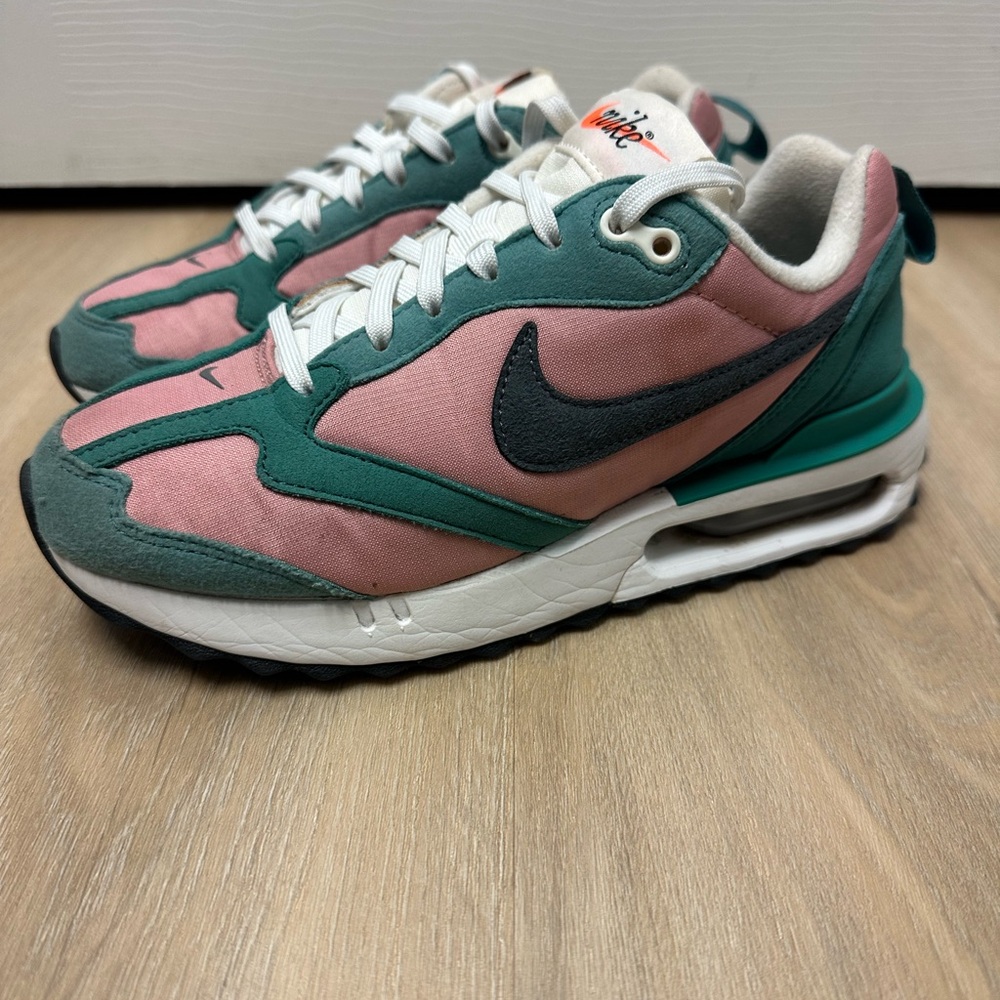 Nike Women’s Size 6 Air Max Dawn Rust Pink Shoes